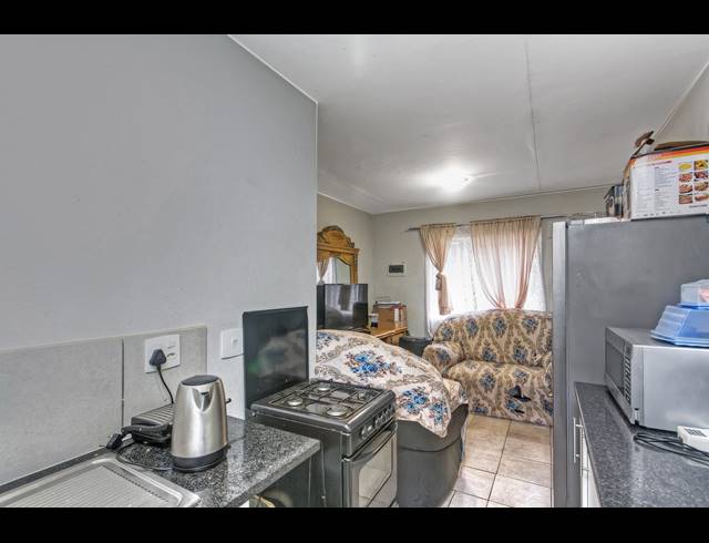 2 BEDROOM APARTMENT FOR SALE IN SOUTH HILLS